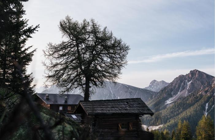 Chalets in den Dolomiten