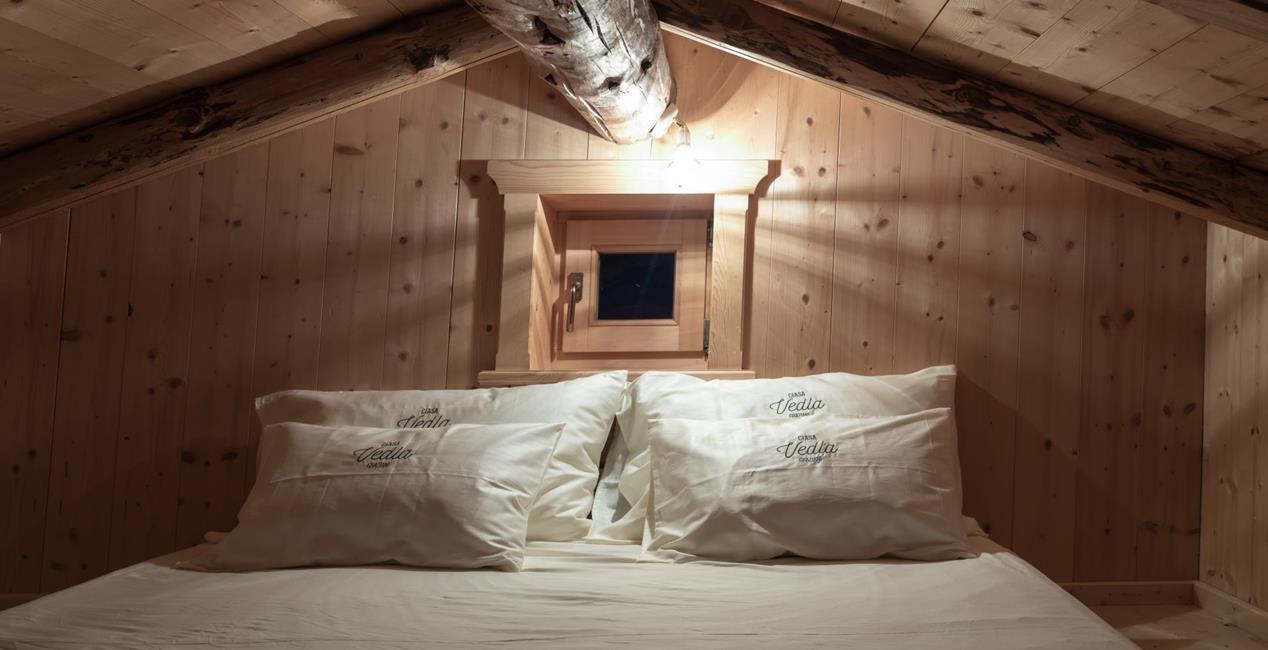 Sleeping area with double bed - Ciasa Vedla